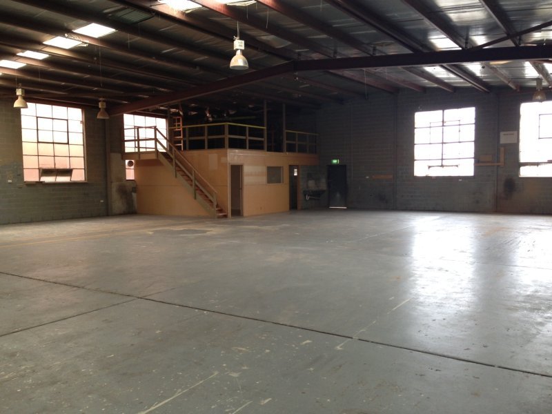 shoe warehouse moorabbin